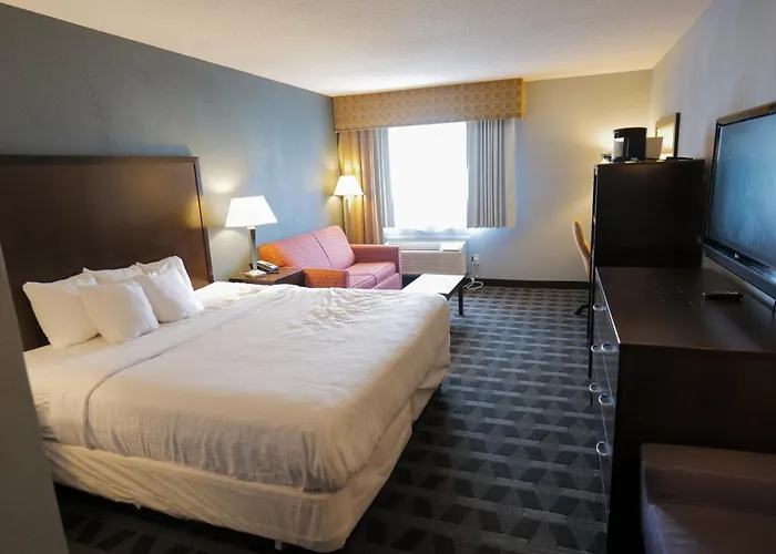 Baymont By Wyndham Flint Airport North