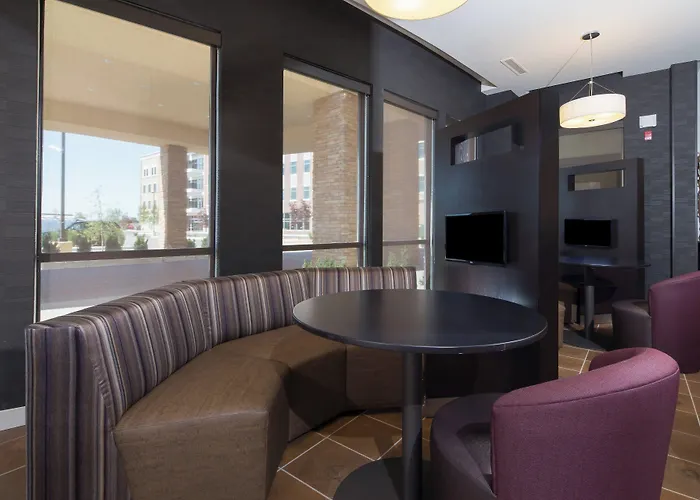 Courtyard By Marriott Bay City